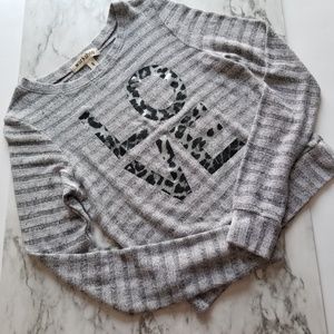 2 gor $20 - Workshop crew neck gray top